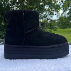 ugg ultra mini platform, black suede boot women’s size 10